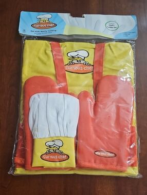 Curious Chef Kids' Yellow & Orange Chef Apron and Oven Mitt Set